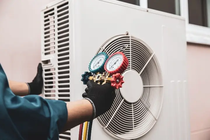 Heating & Cooling​
We offer detailed HVAC repair 